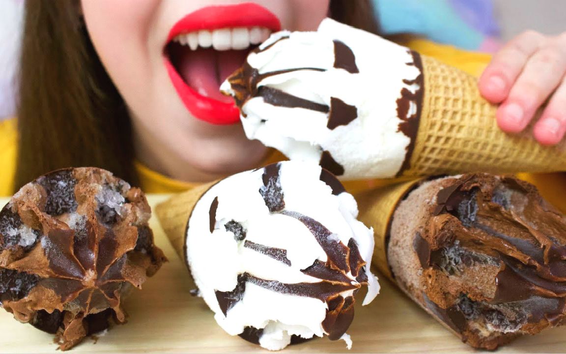 hazelnut crush ☆ 超大甜筒冰淇淋(香草,巧克力口味)asmr食音咀嚼