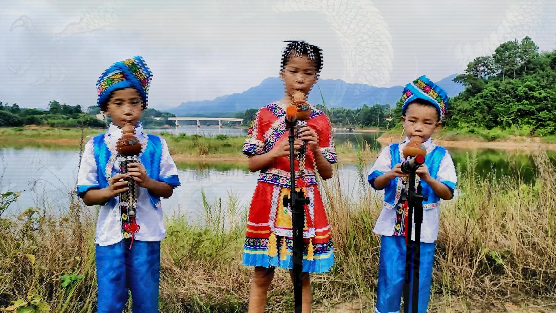 恩培葫芦丝班学员演奏《龙的传人》 邹羽瞳 覃丽利 郑巨尊 刘金沙 覃