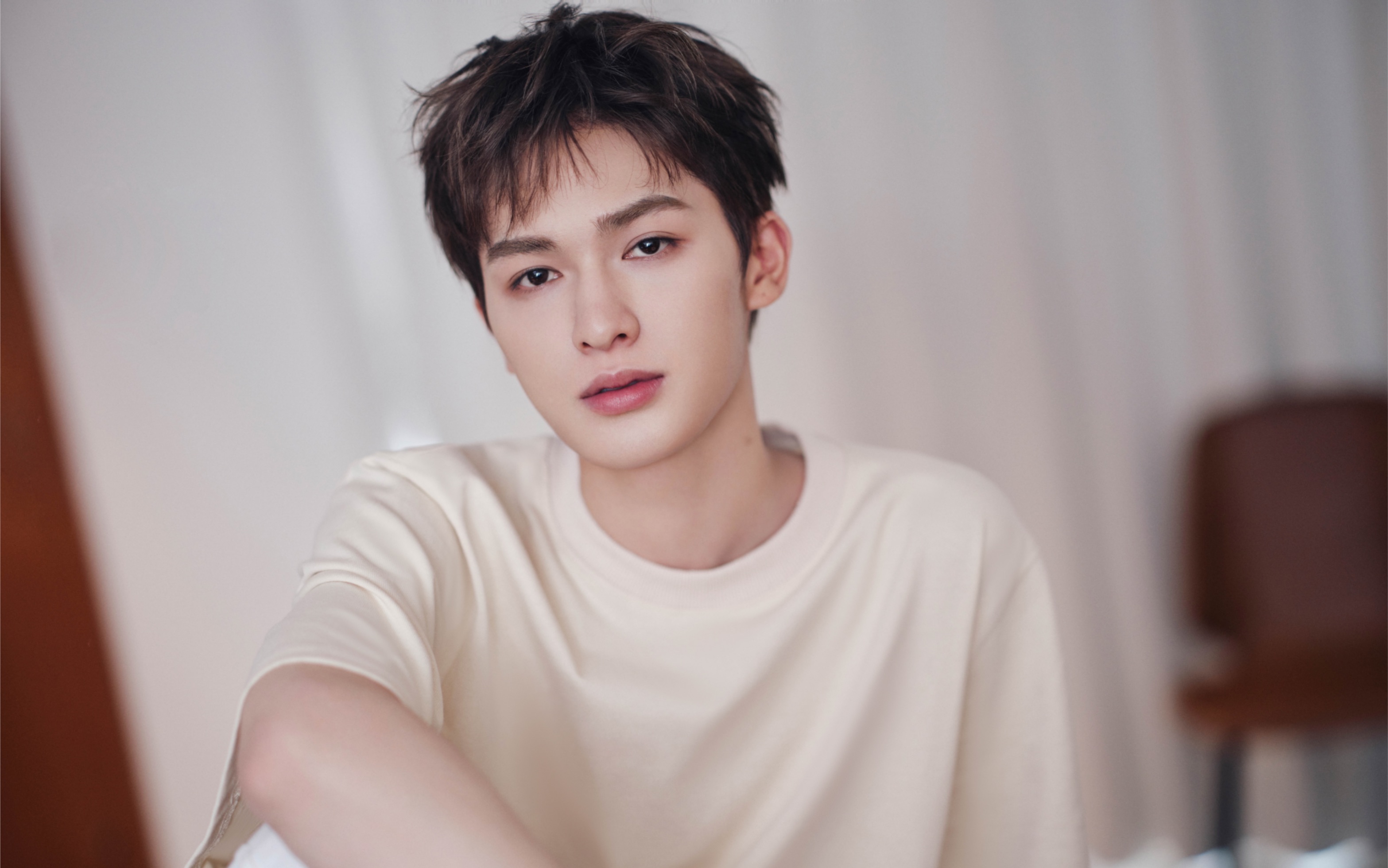 跟朋友录的朱正廷微电影mv的reaction,她注意的重点好奇特