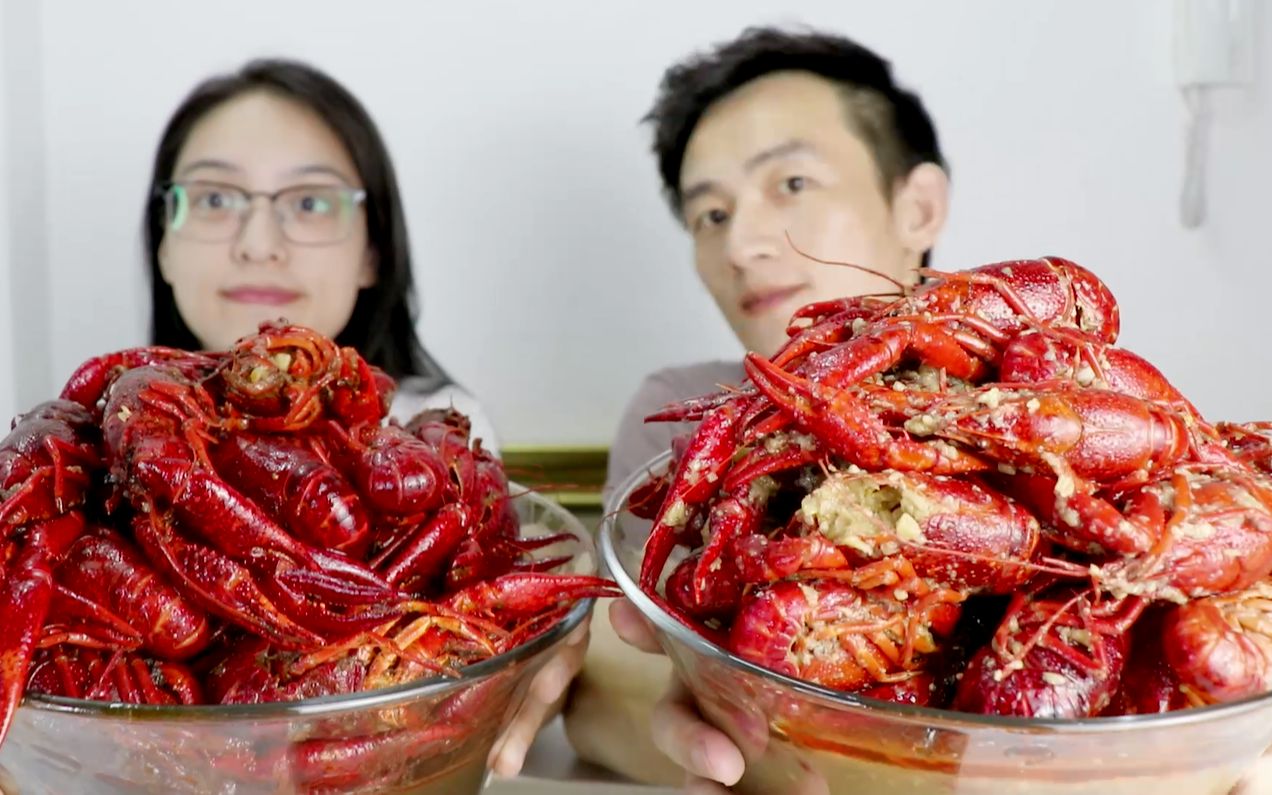 在家自己做两种口味小龙虾,一次吃了8斤,真的太过瘾了,最爱蒜蓉的