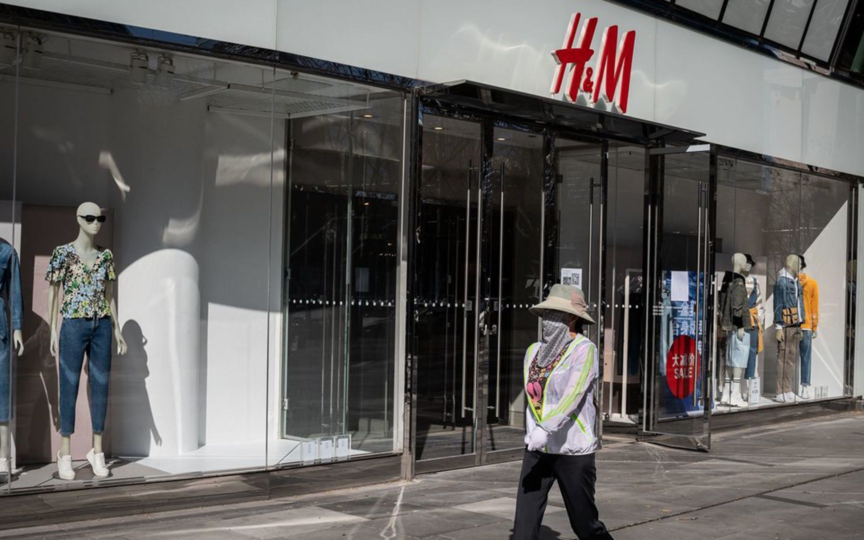 央视:H&M站在最前面像小丑一样 我们还要警惕它背后的协会哔哩哔哩bilibili