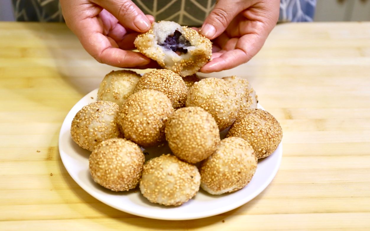 炸麻团为什么老是开裂?因为你少了个步骤,学会这技巧一次就成功