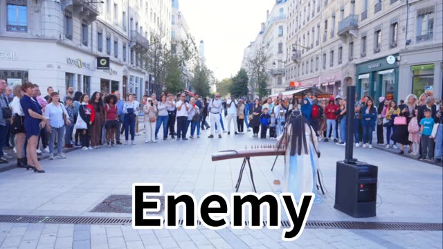 法国街头弹古筝最新图片