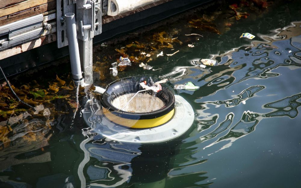 国外小伙发明海上垃圾桶,拯救上亿生命,堪称海洋生物的福音