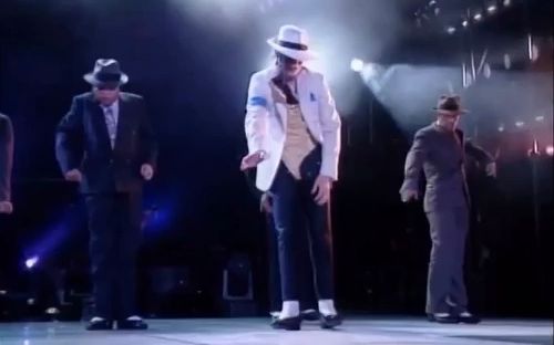 [图]迈克尔·杰克逊《Smooth Criminal》罗马尼亚布加勒斯特危险之旅世界巡回演唱会现场版 1992.10.1 中英双字