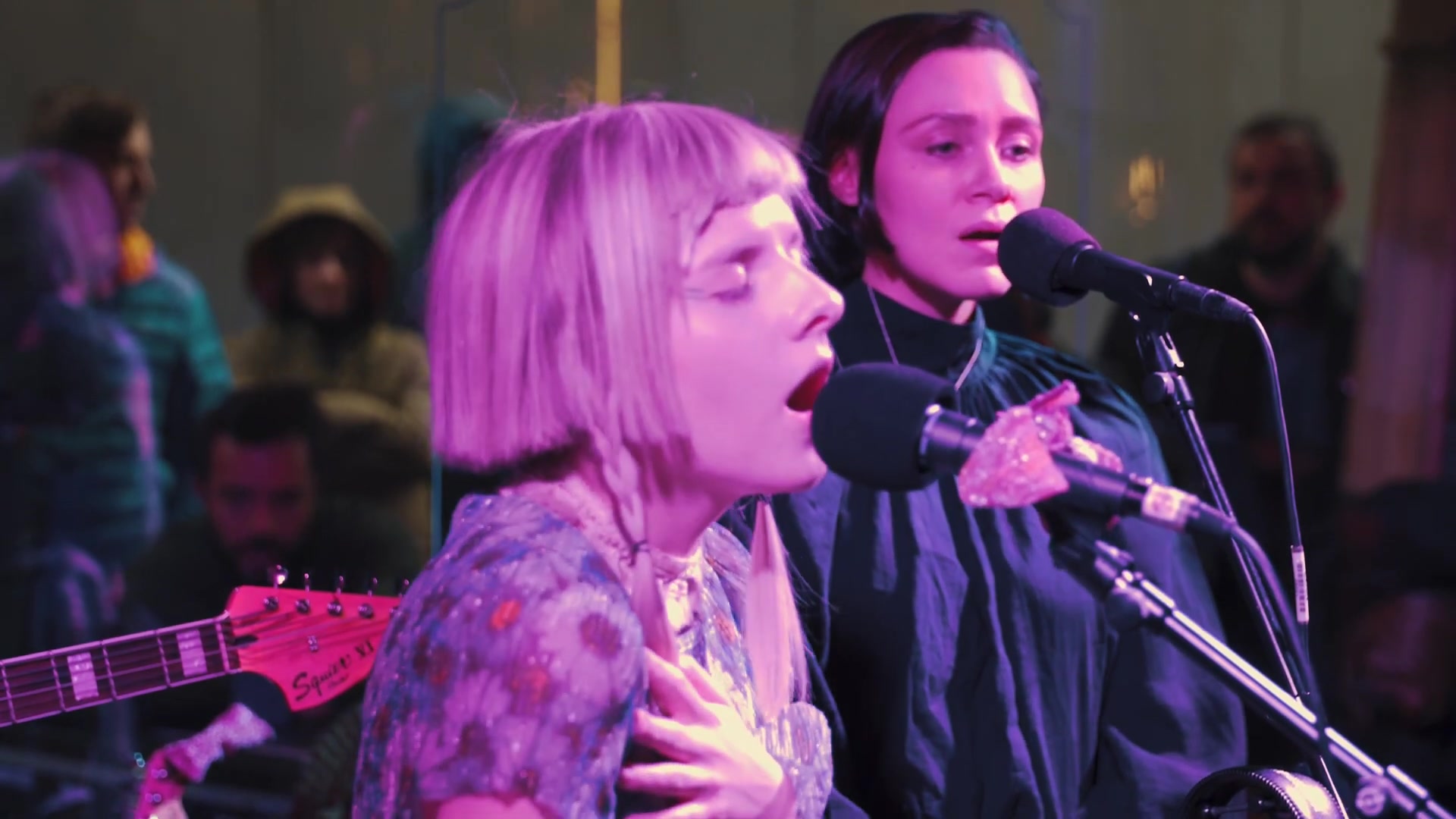 [图]Aurora - Churchyard | 2018 冰岛现场 (Live from Iceland Airwaves for The Current)