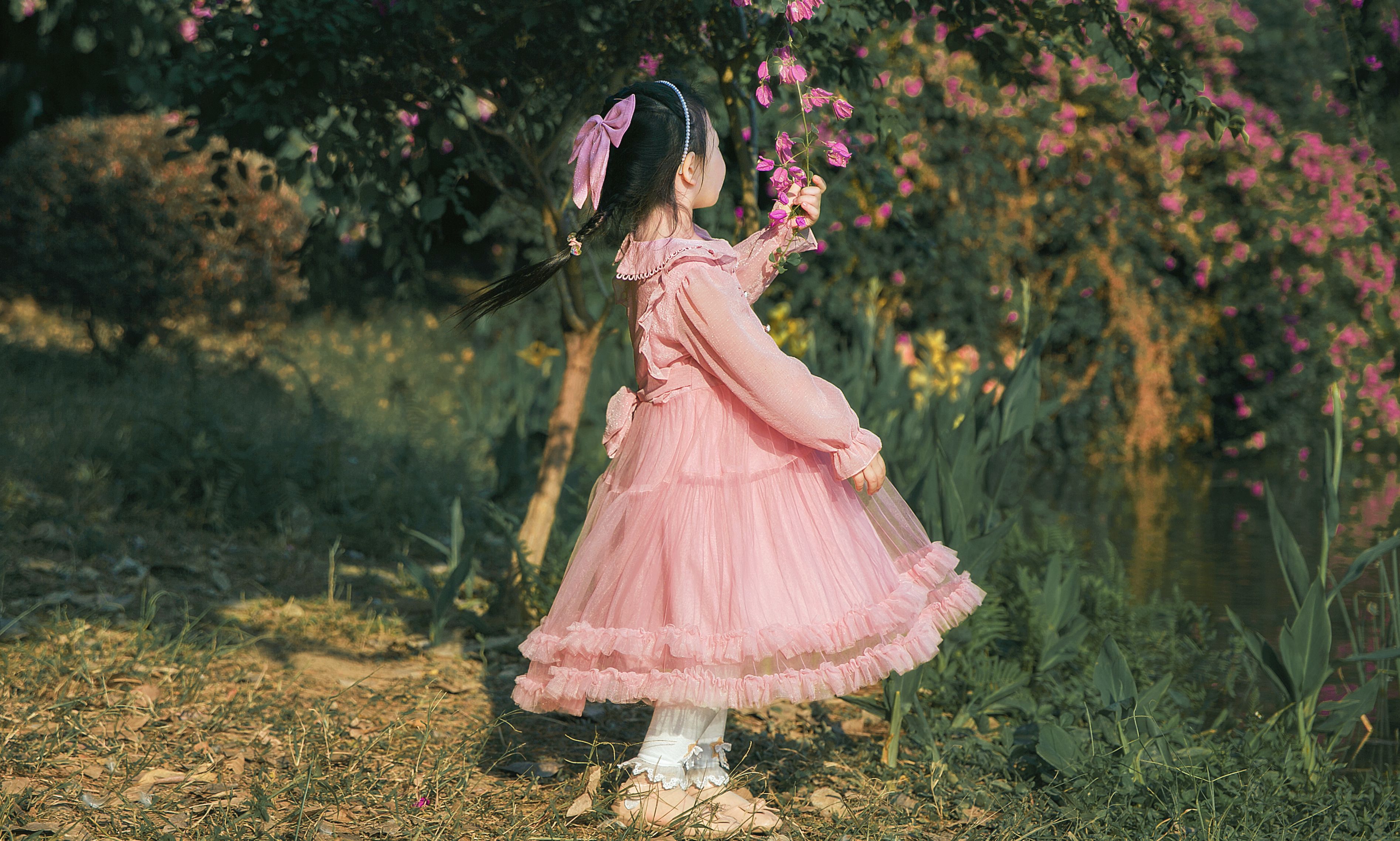 小公主的天真和快乐 这么拍就很好看 | 人像摄影 粉红大年初四