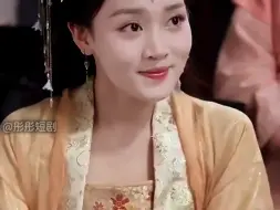 Скачать видео: 《绝世王爷》让女帝为自己心甘情愿穿上黑丝