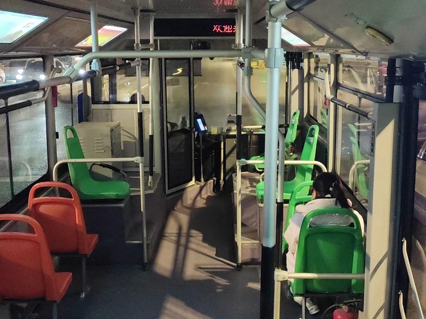 武汉公交518路扬子江气精wg6100nh5(2017 at)夜间运行实录