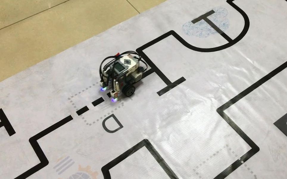 【机器人巡线】小学组轨迹赛——乐高双光电巡线方案