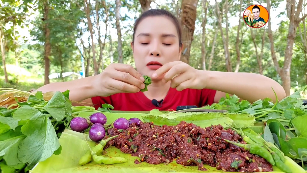泰国美食博主橙子姐姐今天吃牛肉沙拉_哔哩哔哩_bilibili