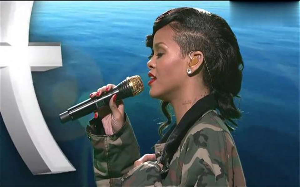 蕾哈娜演唱《diamonds》,声音穿透力令人震撼,不愧是国际巨星!