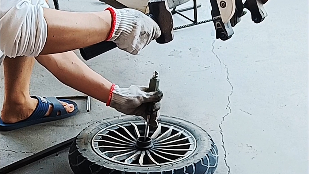 电动车前轮轴承更换