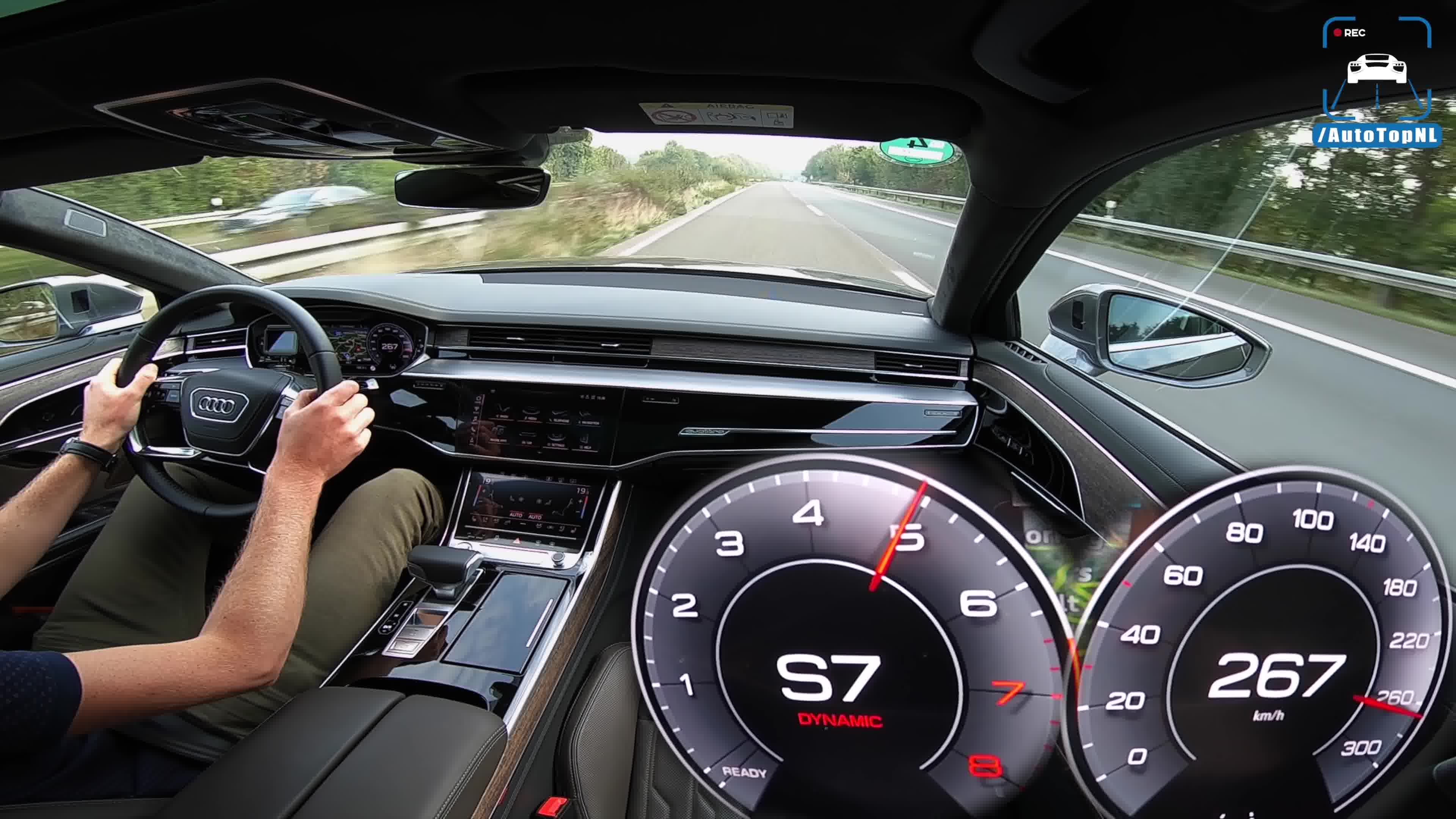 【第一视角】(方向盘真帅)奥迪a8 55 tfsi 267km/h 德国高速狂飙_哔哩