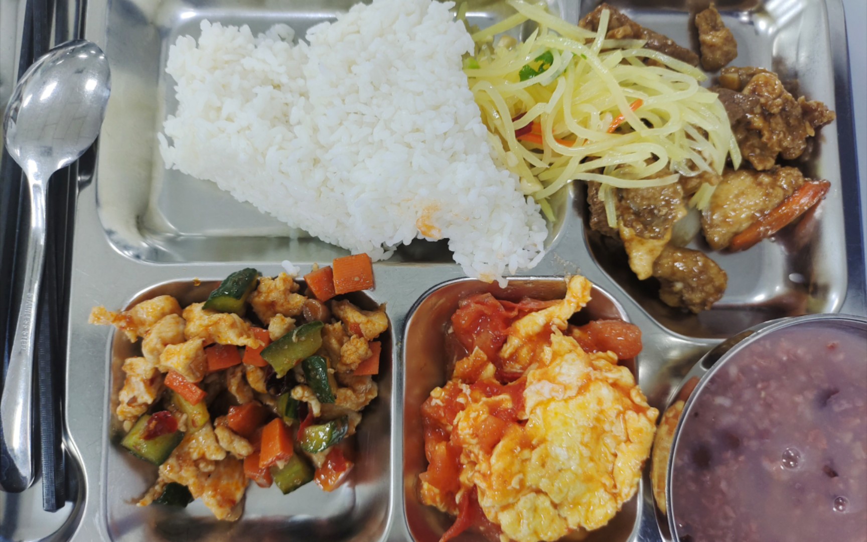 11月23日,单位食堂晚餐.