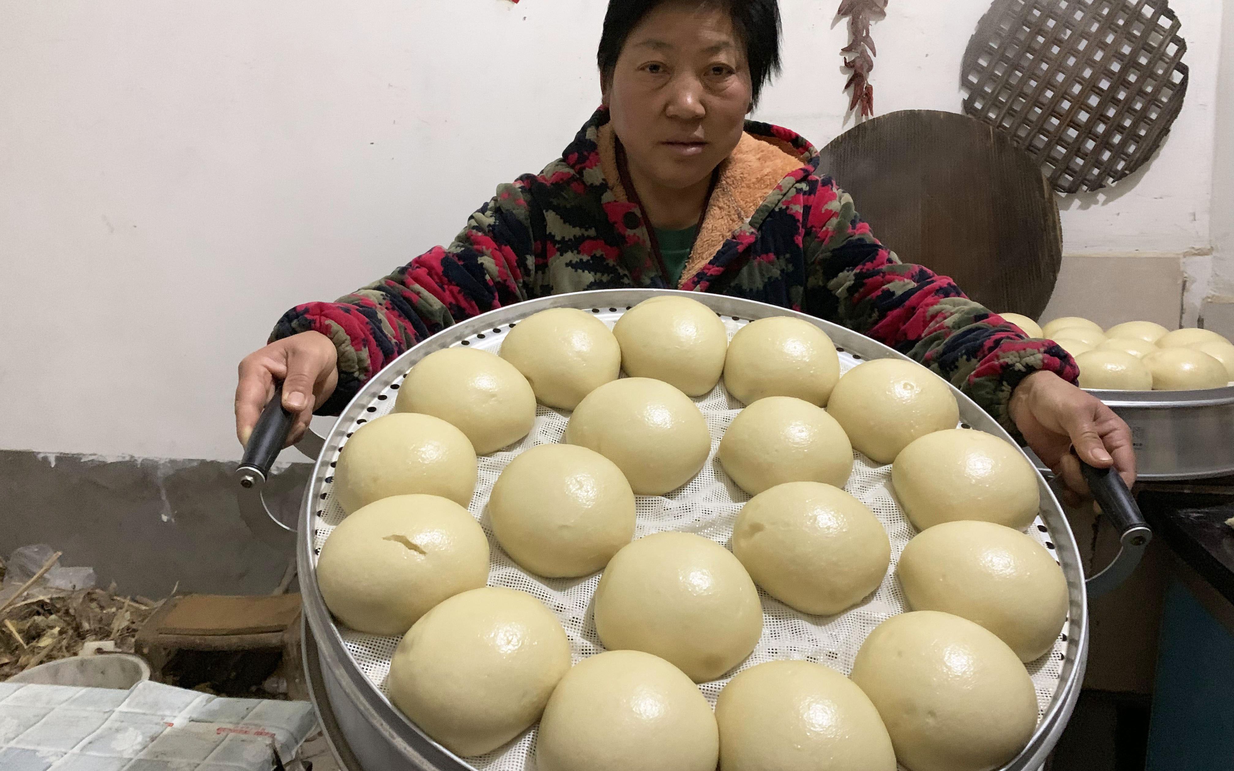 河南正宗纯手工馒头6斤面发酵12小时一次蒸44个全靠这秘方