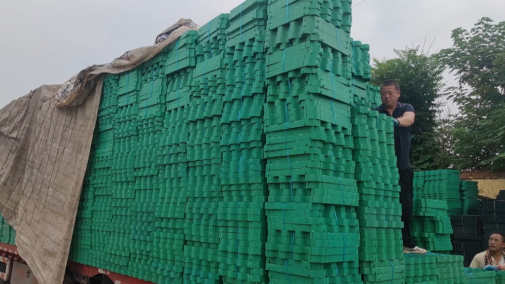 高克重翠绿色消防通道绿化植草格生产厂家