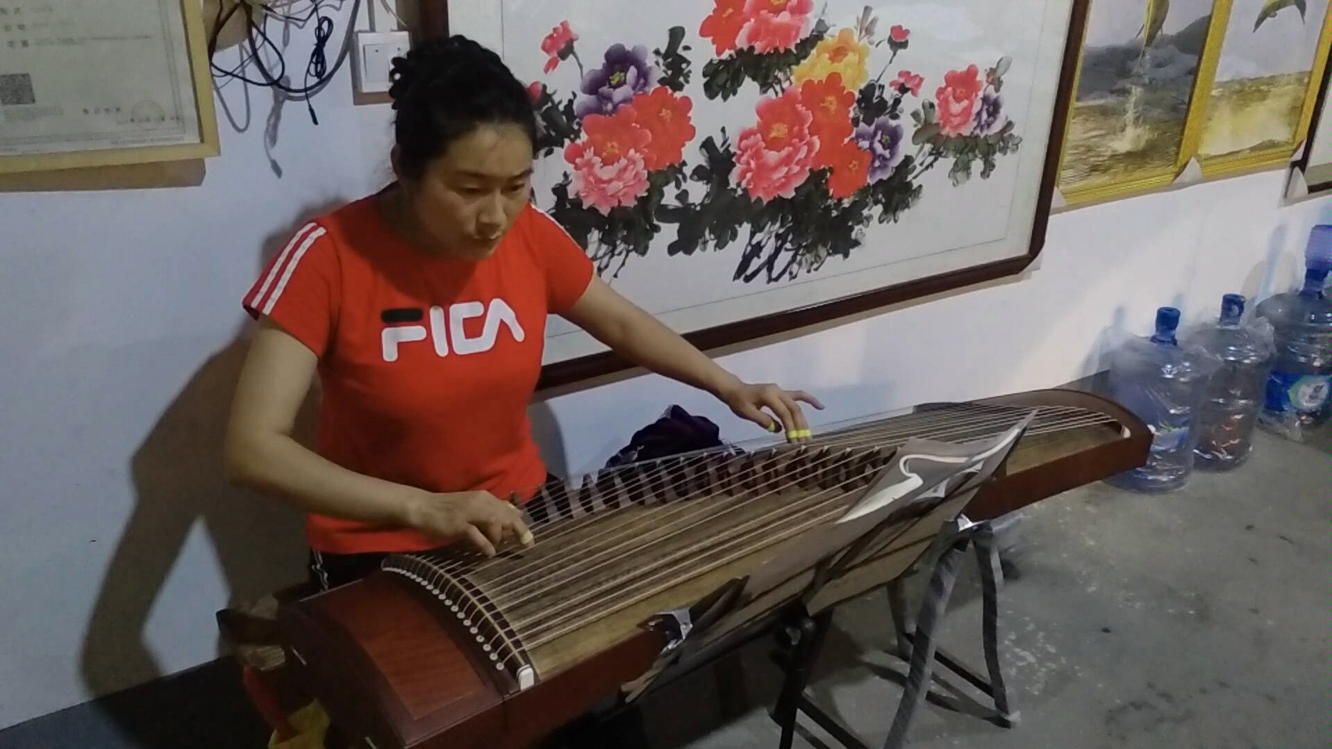 活动  《妈妈的吻》古筝练习