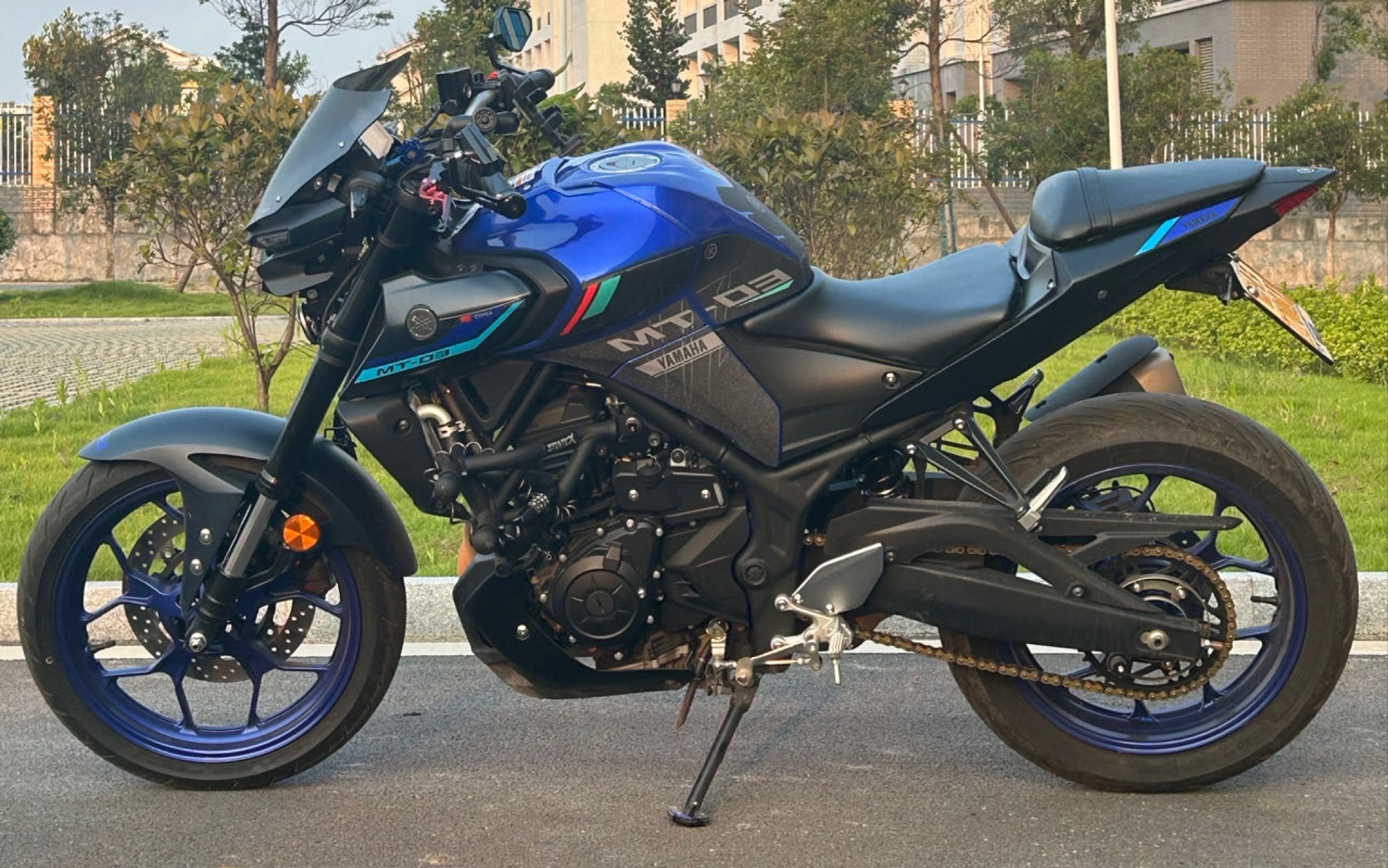 雅马哈mt-03,新手菜鸟绕桩练习第一天～5圈八字1min14s