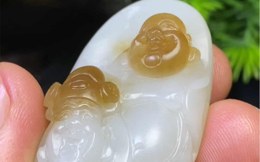 和田且末糖白巧雕人财两旺吊坠