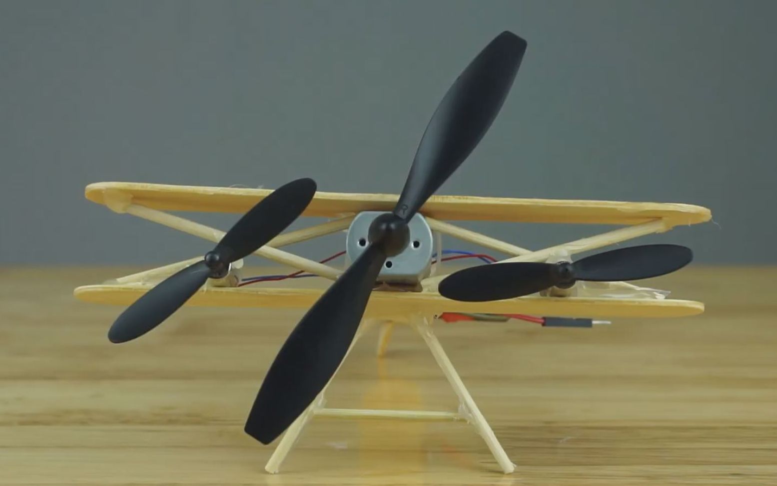 冰棍加马达就制作会飞的飞机模型!