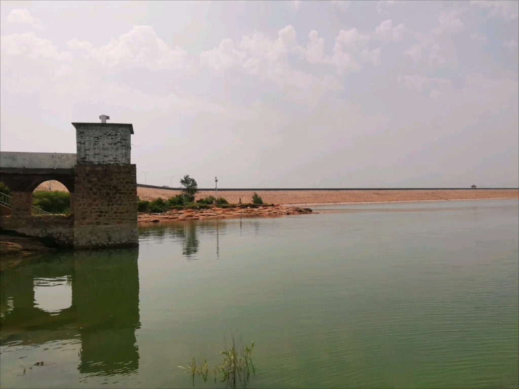 暴雨后的岗南水库