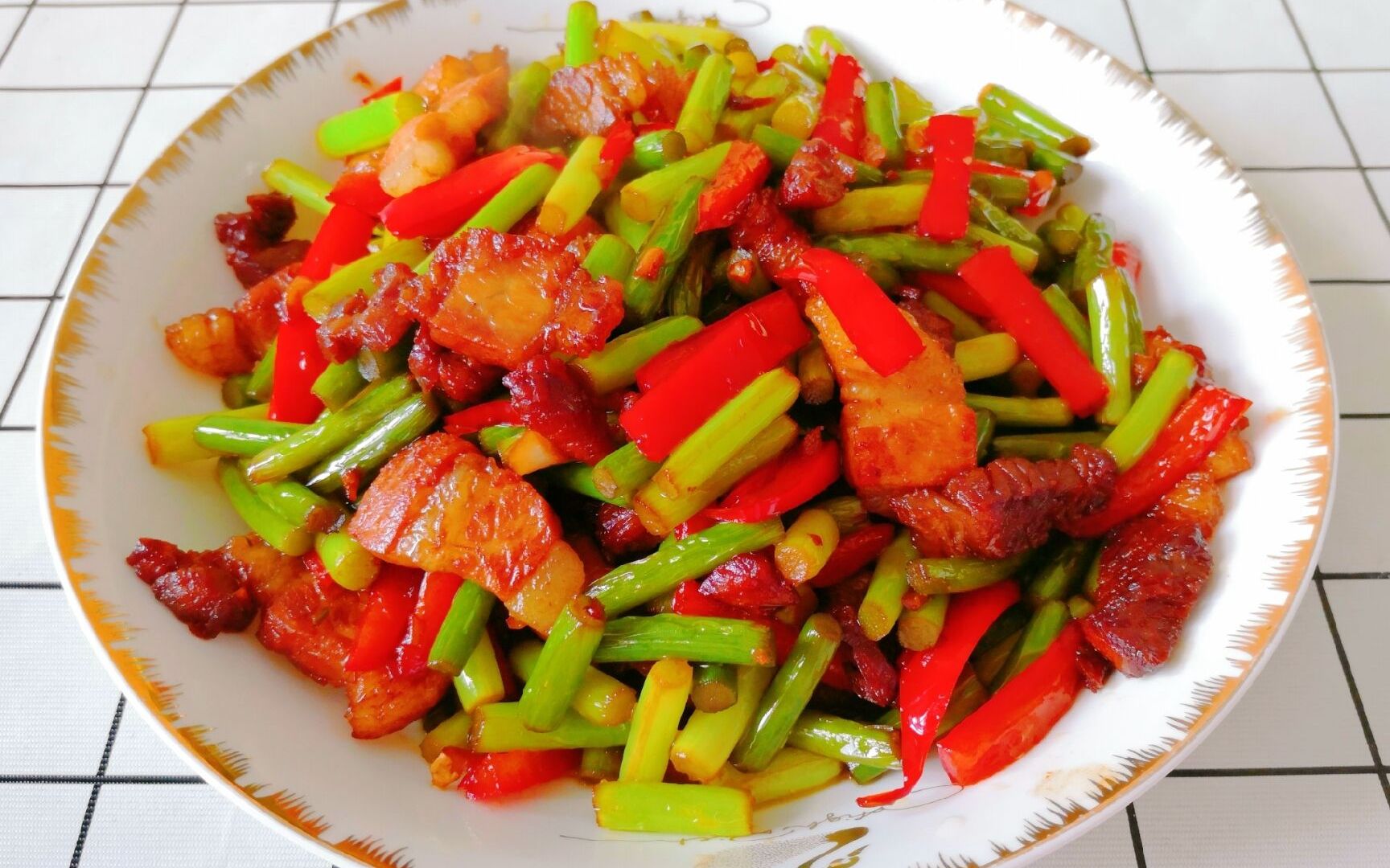 活动  回锅肉炒蒜苔,做法简单一看就会,好香好下饭一次多吃三碗米!