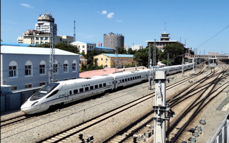 d7962次齐齐哈尔佳木斯crh5a列车驶出齐齐哈尔站