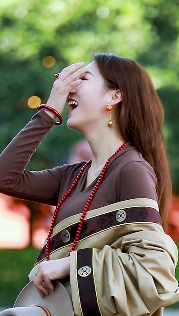 emged8ui2有这样身材和颜值的女朋友,你一般会几点钟回家呢?