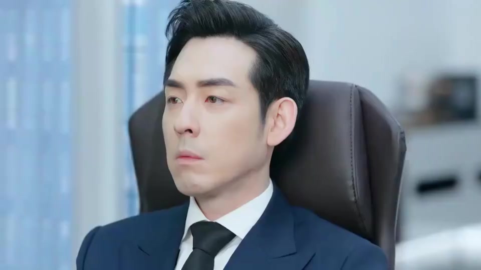 刘念一意孤行导致公司危机,女总裁不爱理他,刘念有危机感了