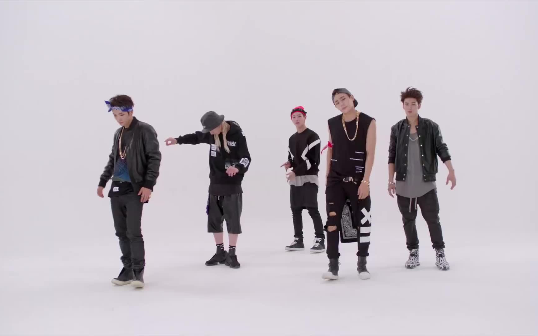 [图]UNIQ 'Born to Fight' MV