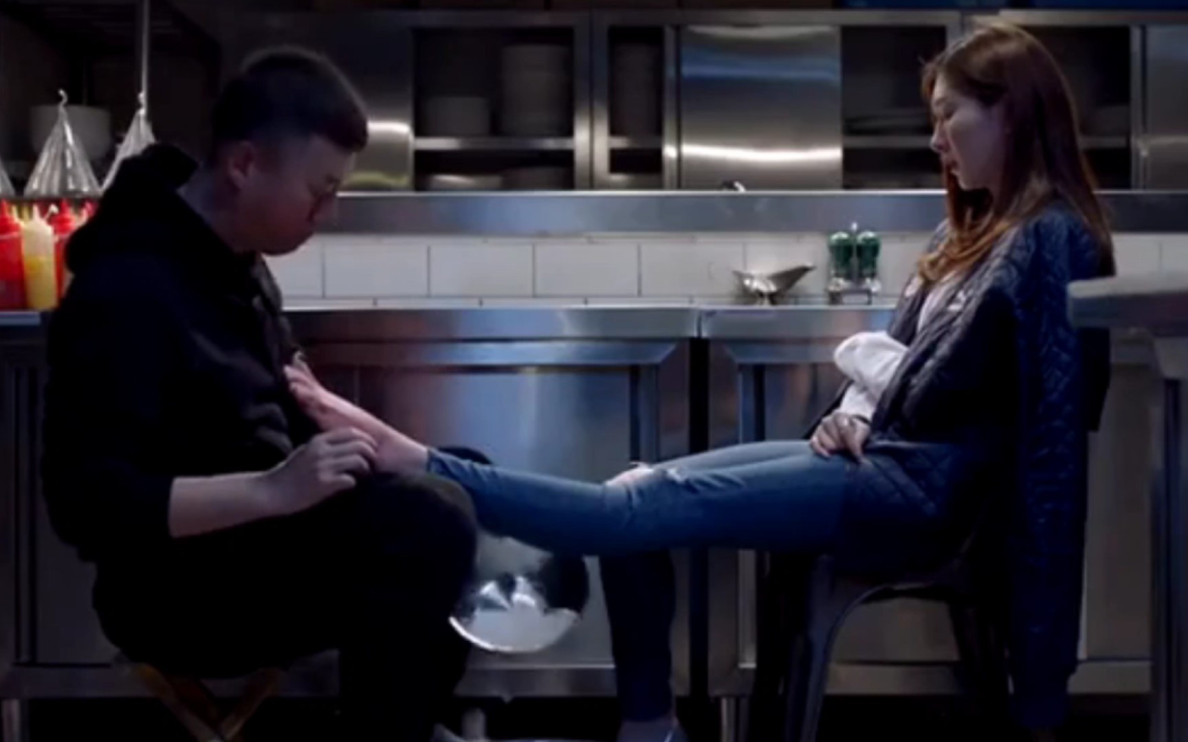 孙红雷给女神江疏影按摩脚时,看到江疏影的这双脚,说出了真心话