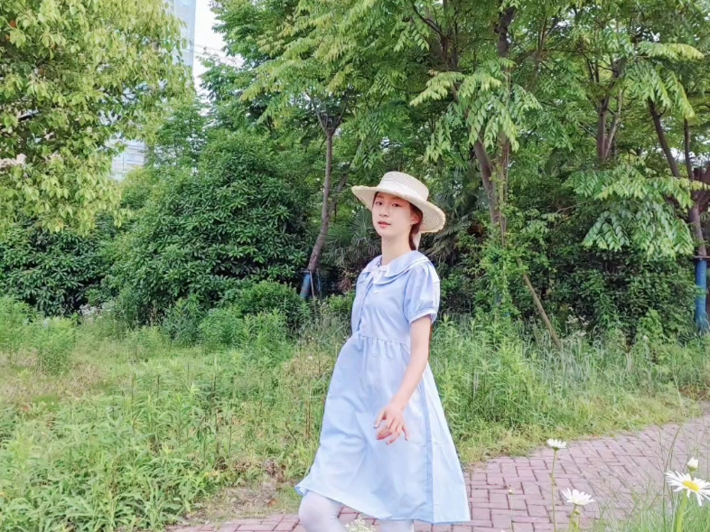 12岁身高165厘米的大长腿小美女!亲妈滤镜,请轻喷