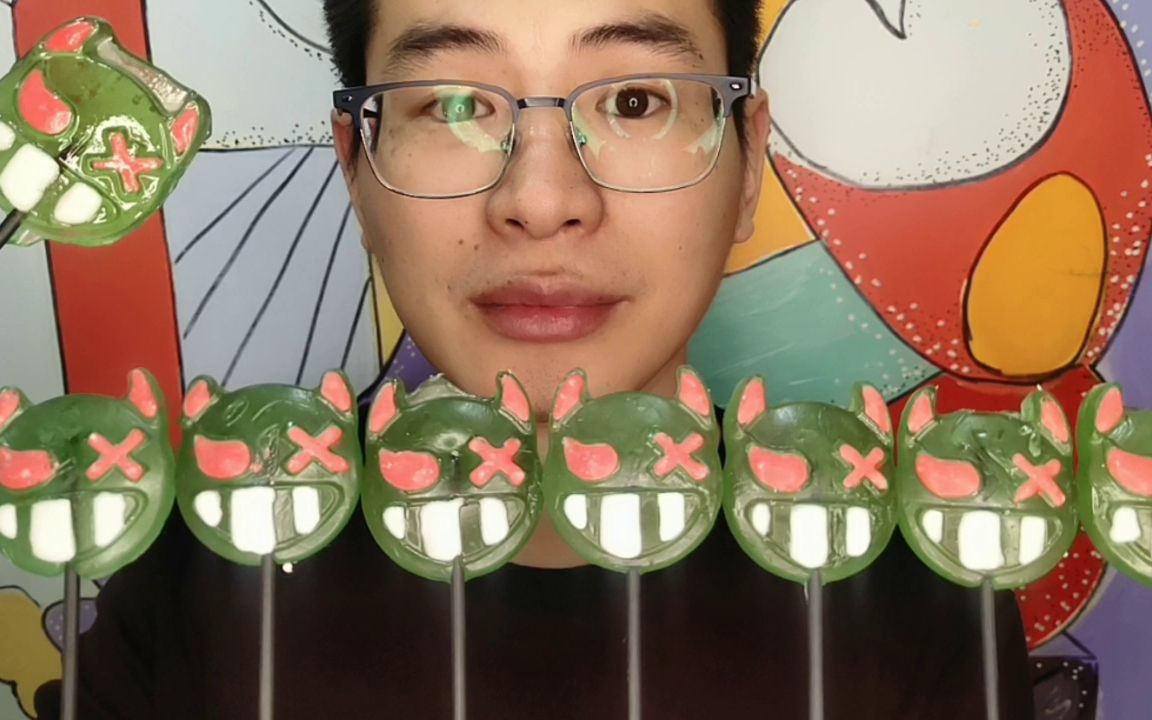 眼镜哥吃趣味狗狗棒棒糖造型丑萌好搞怪酸酸甜甜果味浓