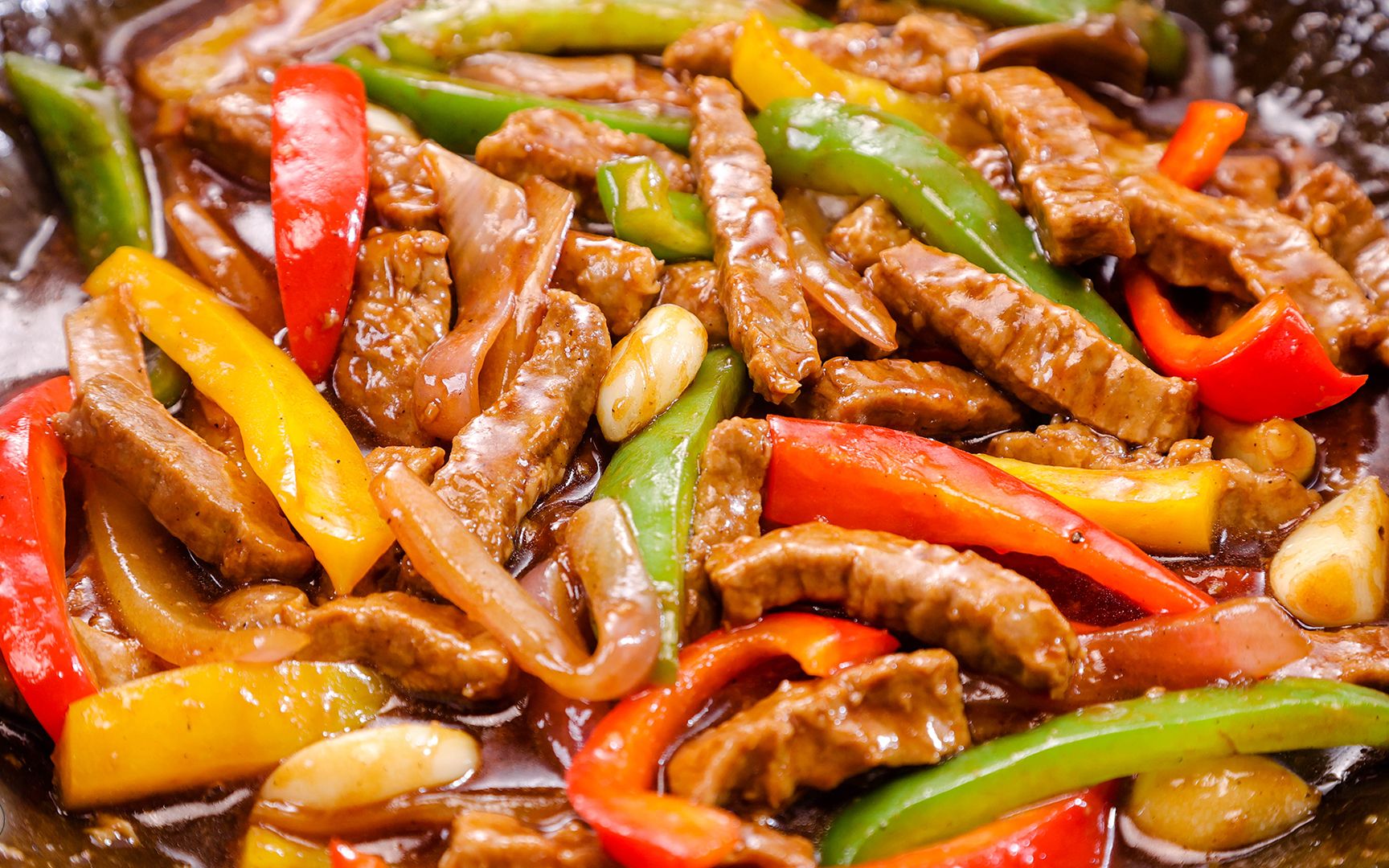 这个黑椒牛柳全家人都抢着吃,鲜香滑嫩,厨房小白也能轻松做