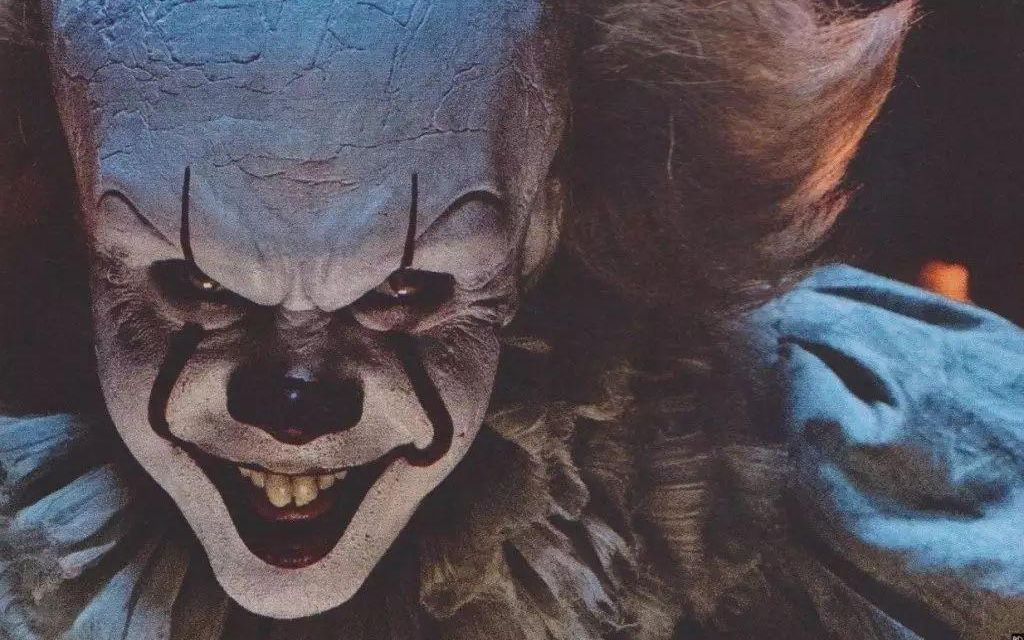 r级恐怖电影《小丑回魂》,从令人发笑到让人发抖