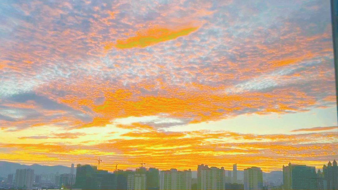 [图]落日余晖映晚霞一抹夕阳美如画七彩云南欢迎您