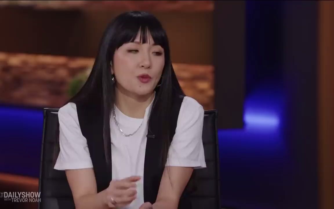 [图]Constance Wu “Discomfort Is Often Where You Find Growth”   The Daily Show