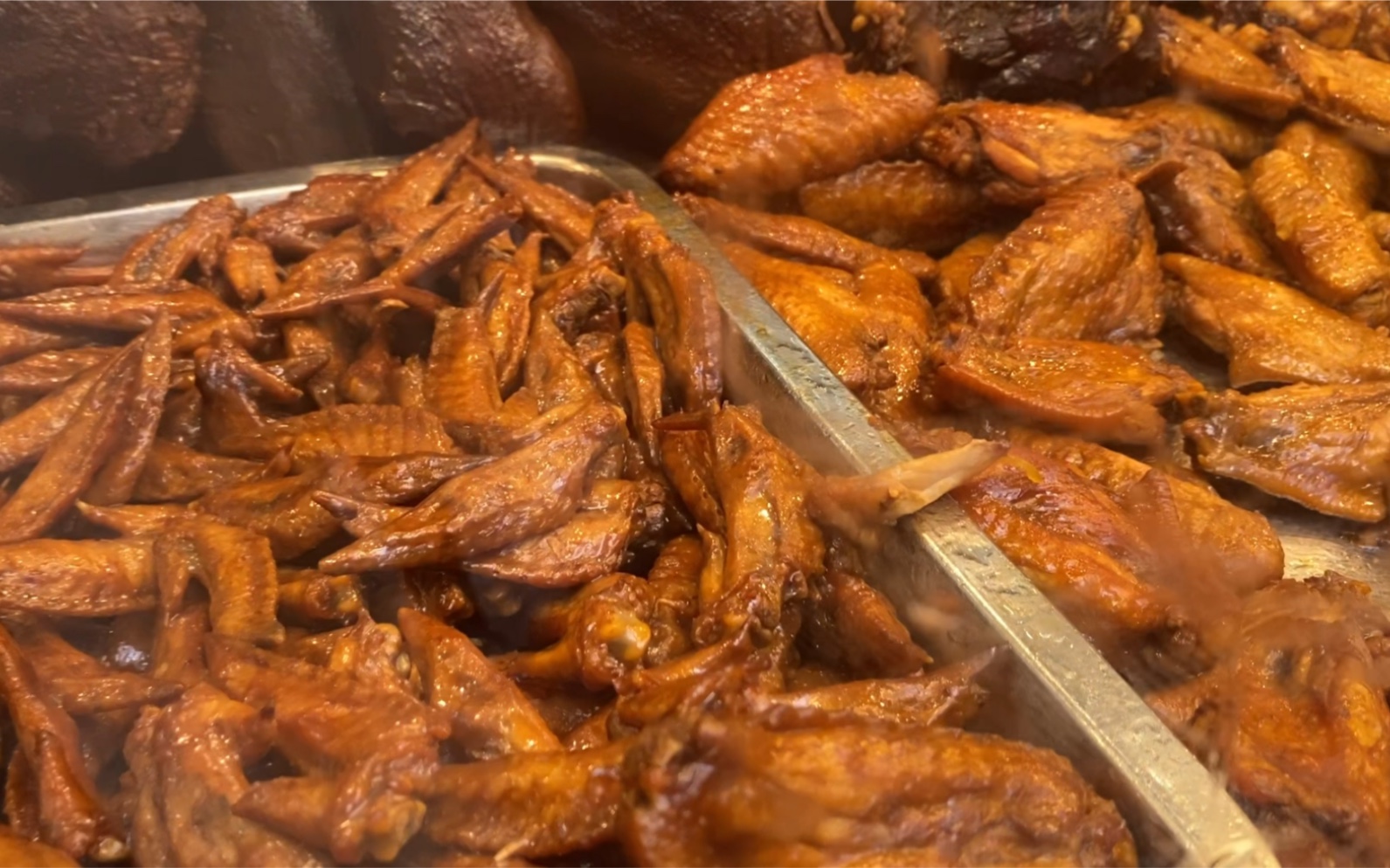 金牌卤肉店,每天都要排队才能买到