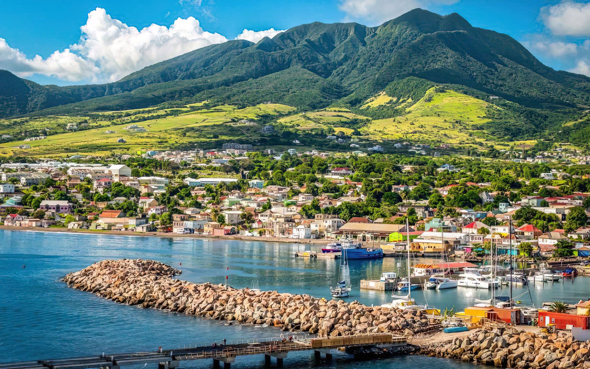 航拍尼维斯岛上的城市,市镇