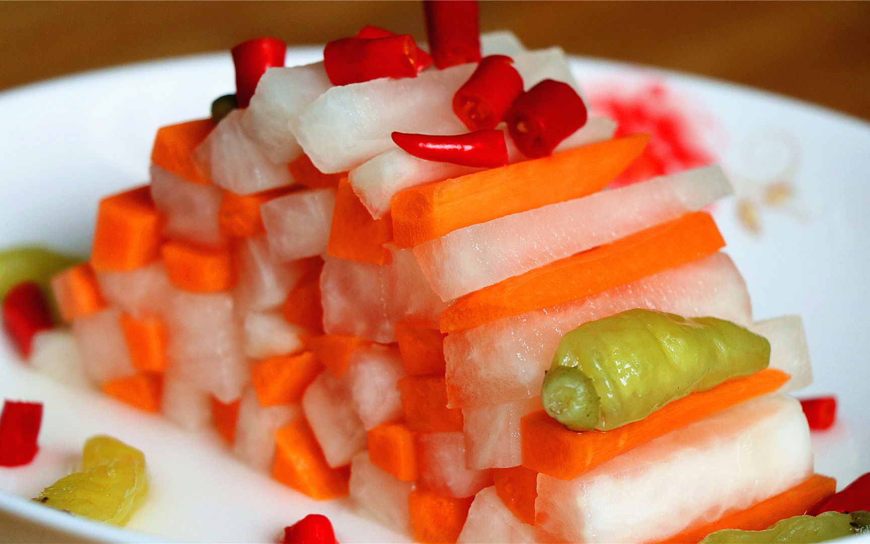 一个白萝卜,一个红萝卜,不用油,教你一个独特吃法,开胃又下饭