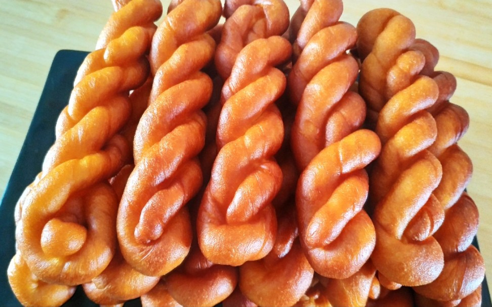 南瓜软麻花又软又香,老人小孩的最爱