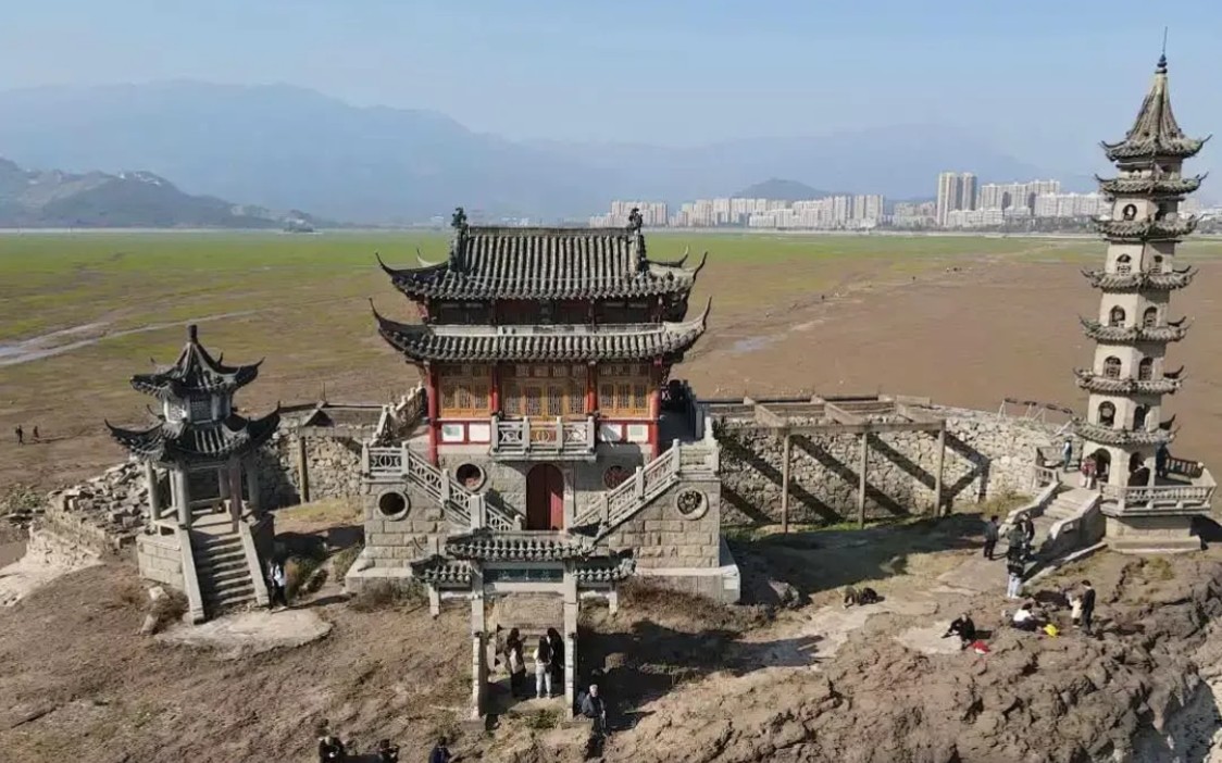 [图]江西进入极端干旱状态，三峡却爱莫能助，鄱阳湖今年恐怕要干透了