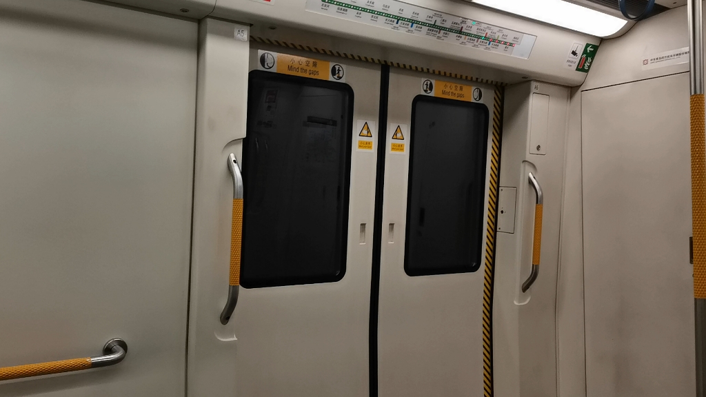 北京地铁16号线通过即将开通的丽泽商务区站
