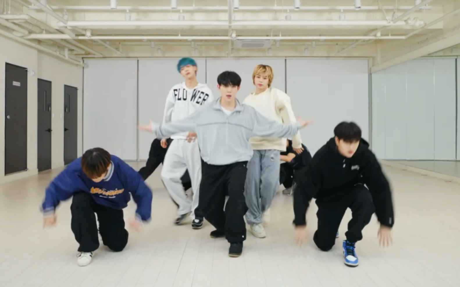 [图]TEMPEST - Dragon（飛上) + Bad News｜Dance Practice Video