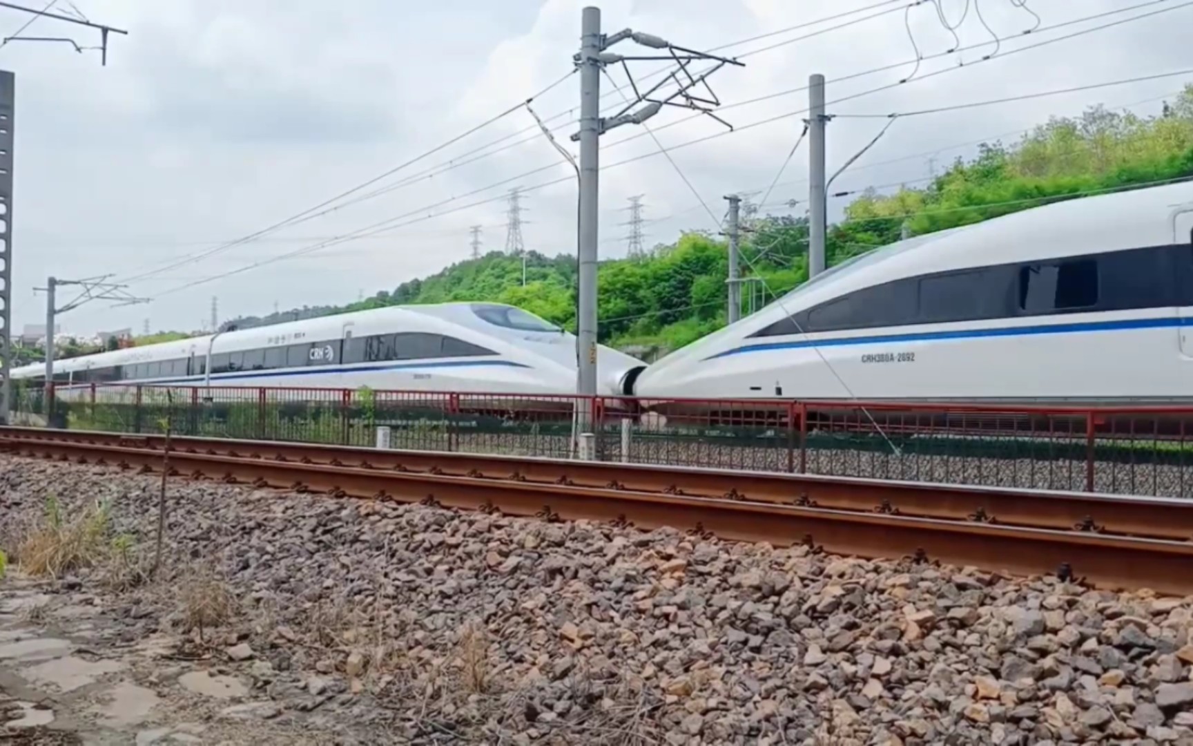 【中国铁路】近距离感受时速350高铁呼啸而过!crh380a重联