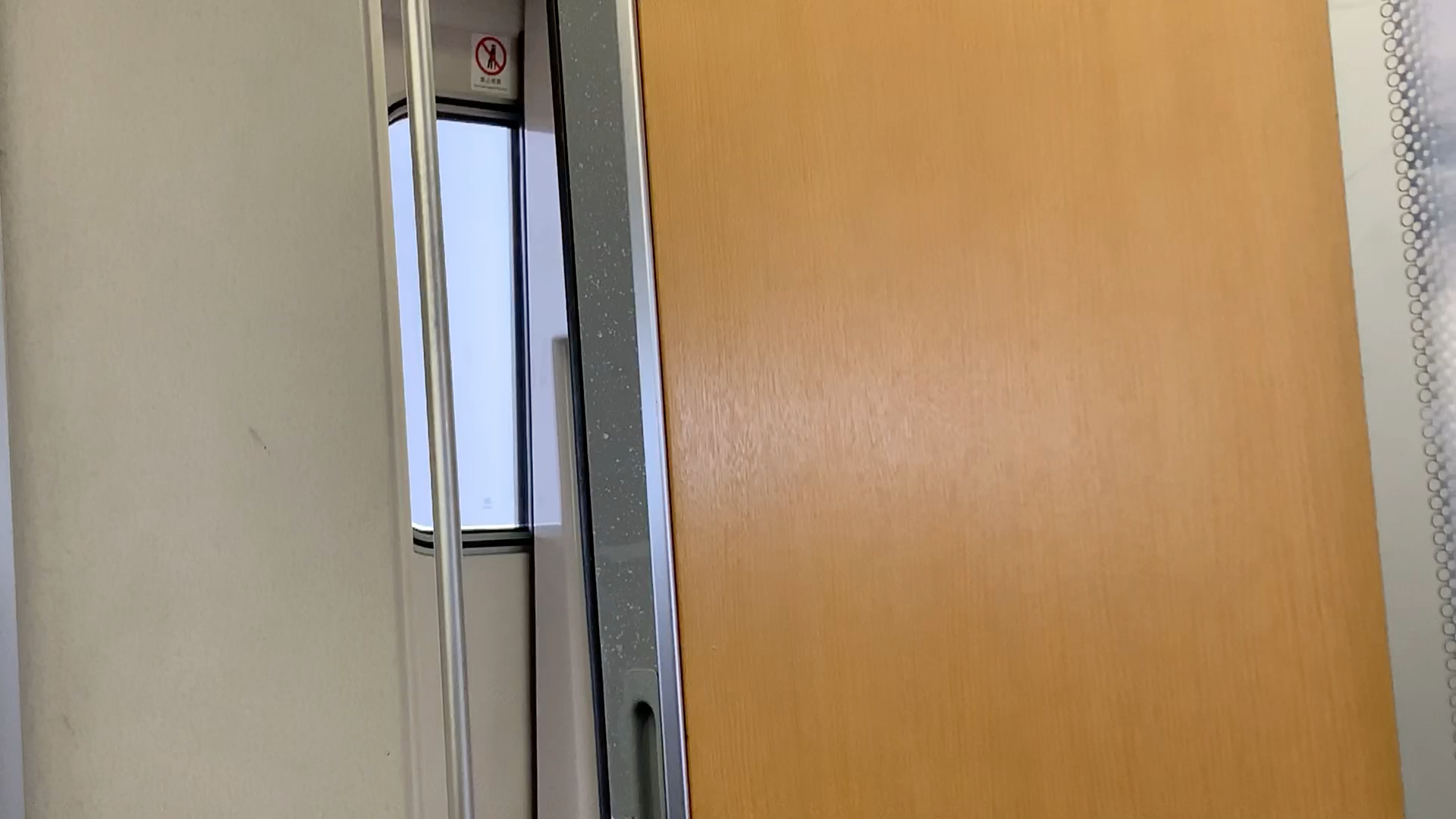 crh2a2195带鱼车辆关门淮安东站