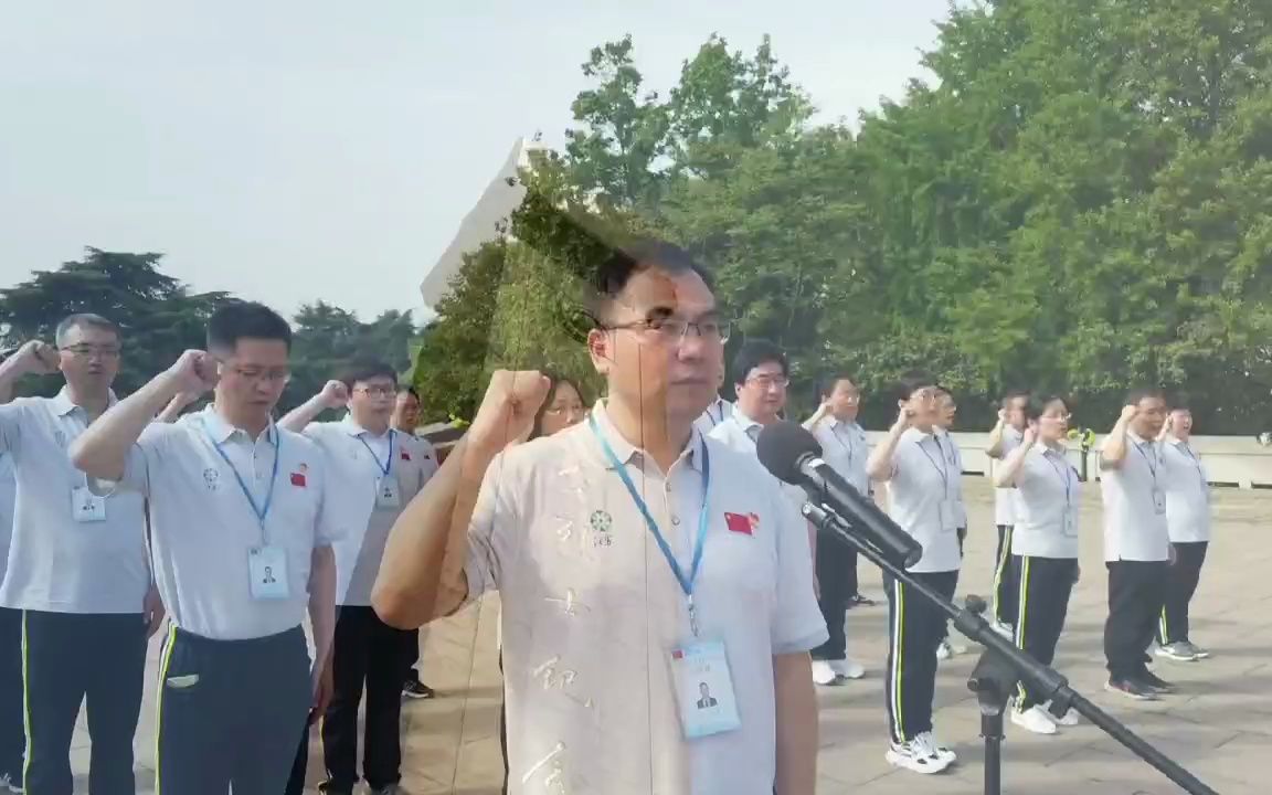 [图]参观雨花台烈士陵园