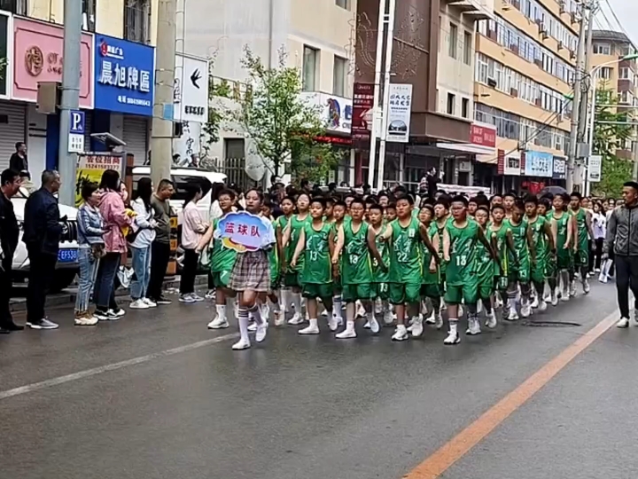 “辽篮精神”从娃娃抓起小学生运动会把“我爱辽篮”当口号哔哩哔哩bilibili