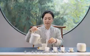 Download Video: 【学茶常识】如何用“盖碗”冲泡好平衡的茶？